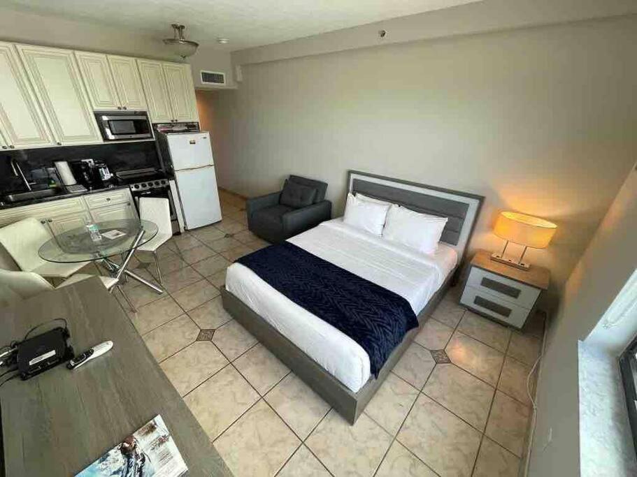 Chic Ocean Front Studio! Apartment Miami Beach Exterior photo